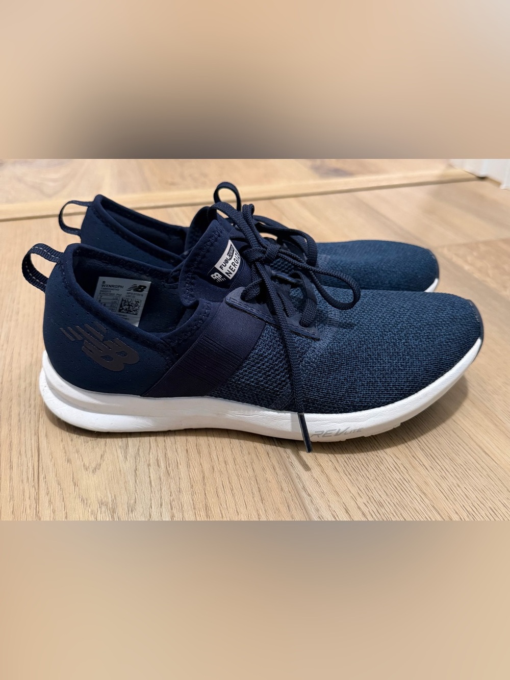 New Balance women’s size 7 Navy Knit Lace-Up Sneakers